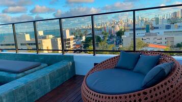 Studio tiện nghi đơn giản | Hiên