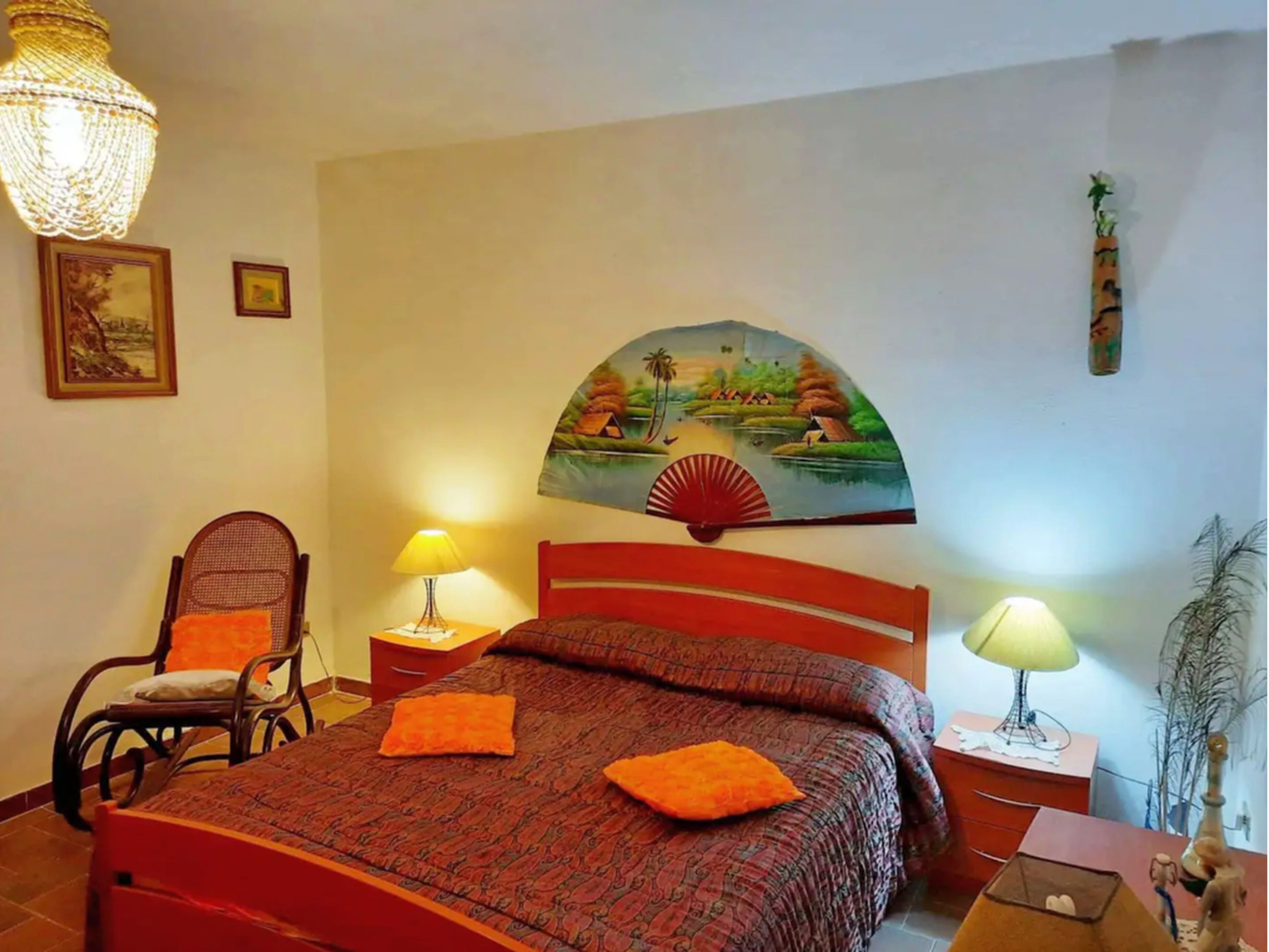 Just a stone's throw away from the beach, quiet and comfortable apartment.