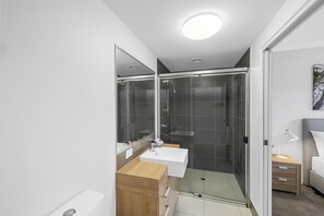 1 Bedroom Apartment on Broadwater | Bathroom