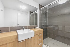 Shower, hair dryer, towels