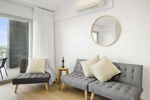 1 Bedroom Apartment on Broadwater | Free WiFi, bed sheets - Broadwater and Saltwater on the Peninsula. (Birtinya)