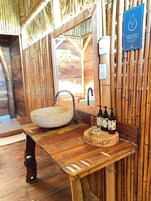 Ducha, cabezal de ducha tipo lluvia, artículos de tocador gratuitos