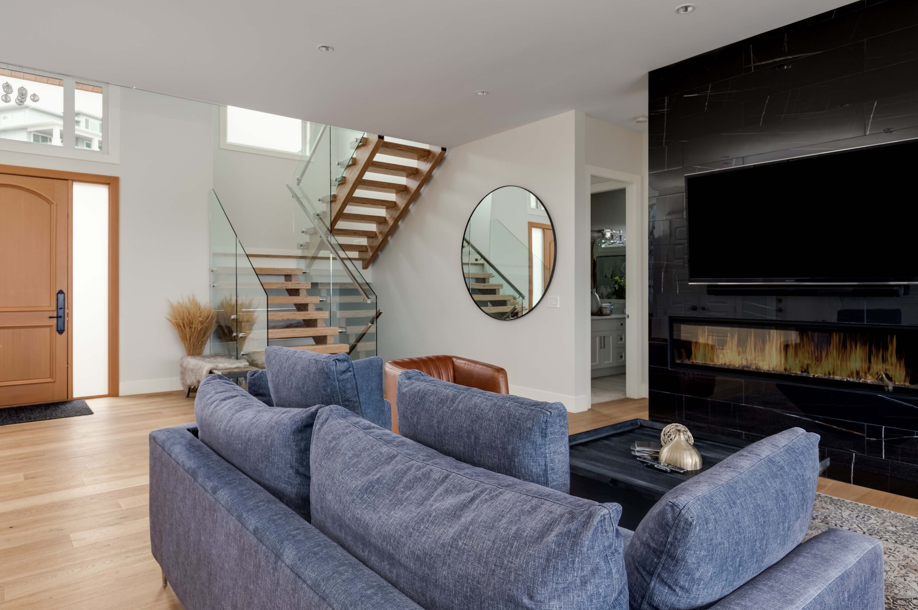 THE LEDGE + 5 ENSUITES + POOL/HOT TUB + GYM + THEATRE