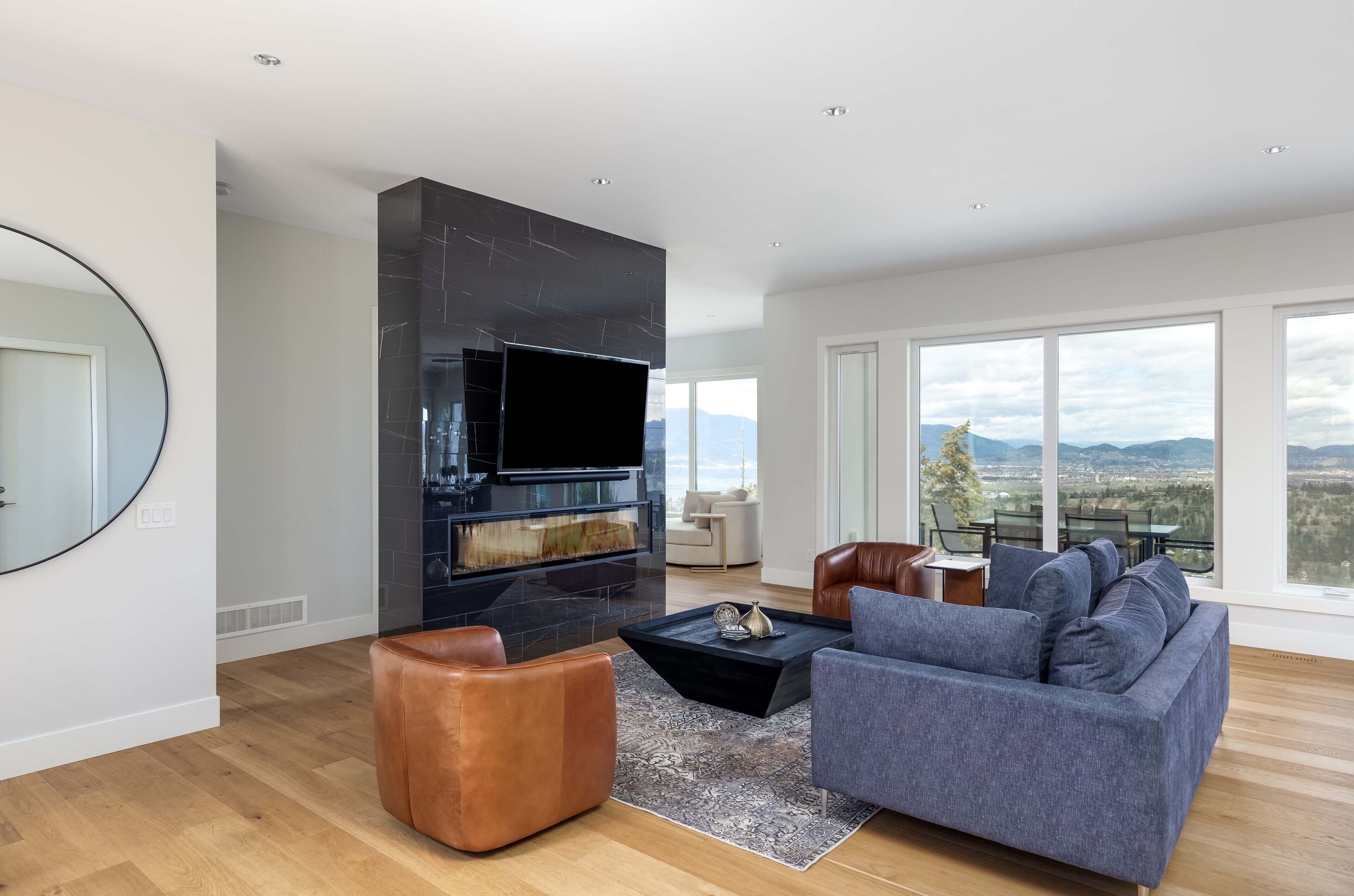 THE LEDGE + 5 ENSUITES + POOL/HOT TUB + GYM + THEATRE