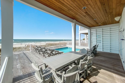 BEACHFRONT, LUXURY HOUSE, PRIVATE POOL!