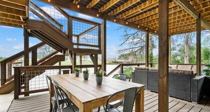 The Hideaway on Lake Dunlap*Direct Lake Dunlap Access*Pool*Accommodates 20