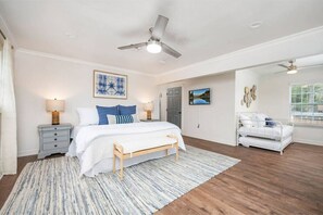 6 bedrooms, desk, iron/ironing board, WiFi