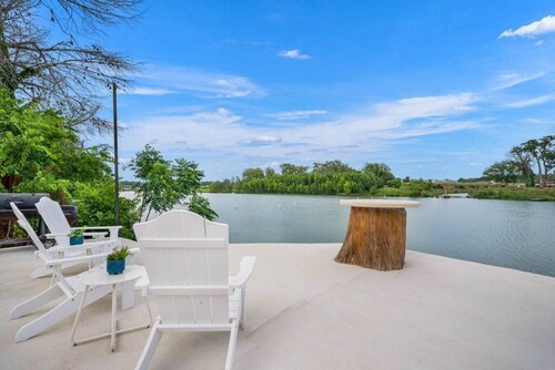 The Hideaway on Lake Dunlap*Direct Lake Dunlap Access*Pool*Accommodates 20