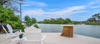 The Hideaway on Lake Dunlap*Direct Lake Dunlap Access*Pool*Accommodates 20