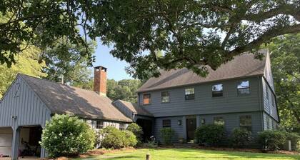 Stunning Weston 4 bed house with swimming pool