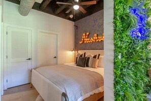 Bureau, fer et planche à repasser, Wi-Fi, draps fournis