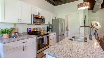 Frigorífic, microones i forn