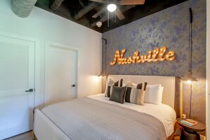 Desk, iron/ironing board, WiFi, bed sheets