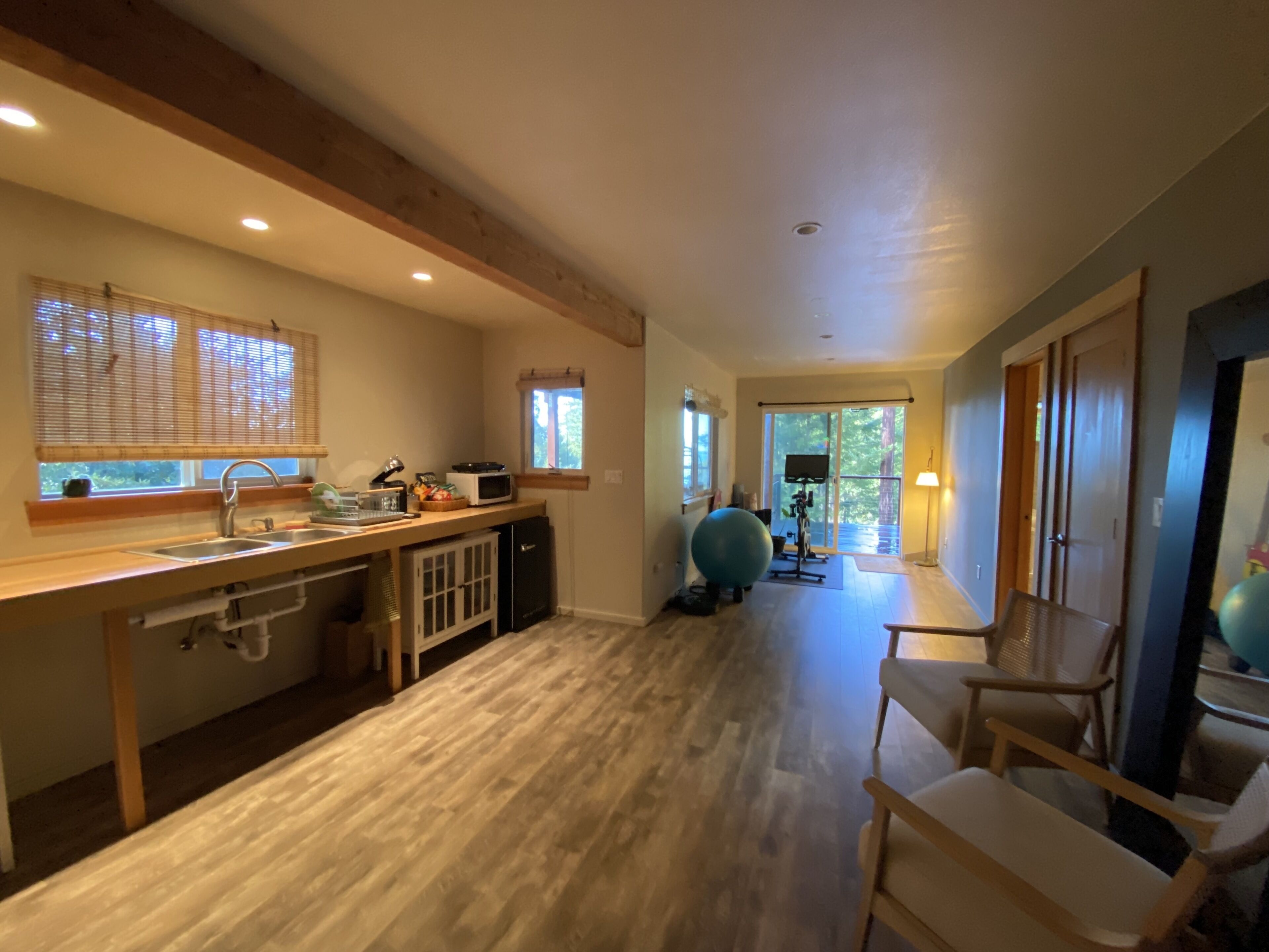 Ocean View Oasis, hot tub and beach access.