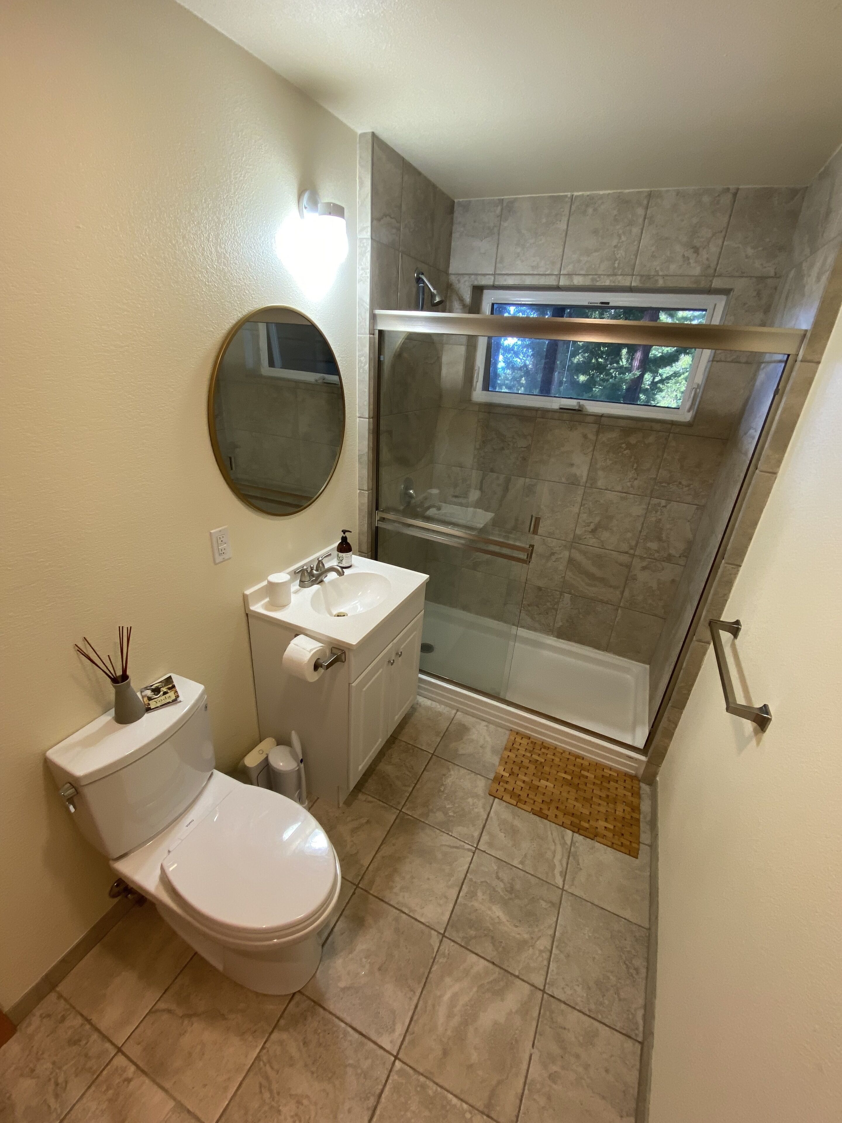 Ocean View Oasis, hot tub and beach access.