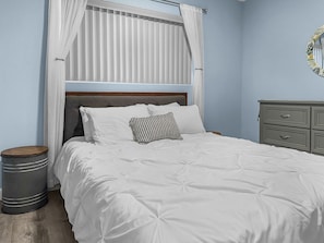4 bedrooms, iron/ironing board, free WiFi, bed sheets
