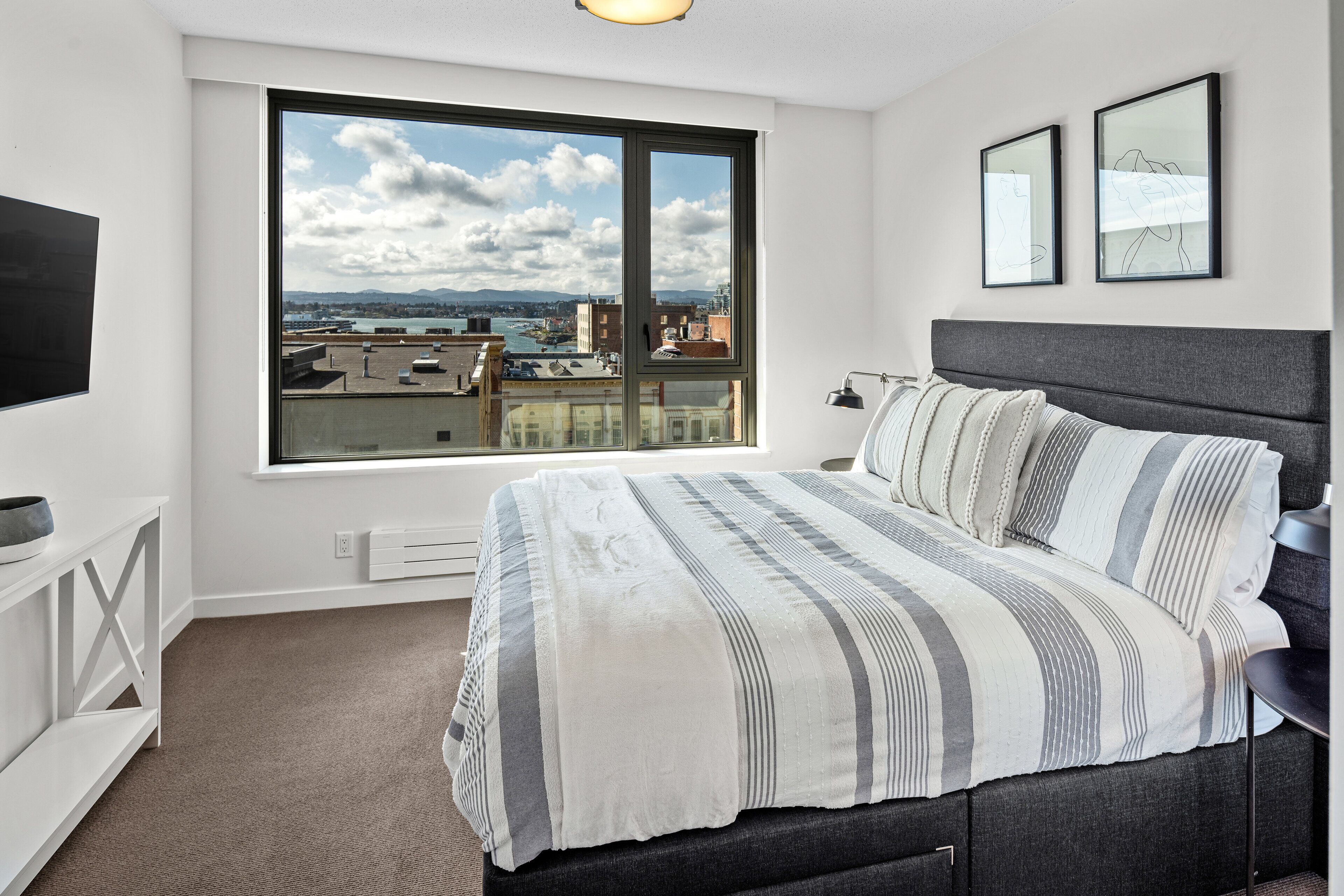 Ocean and Mountain View Luxury Suite