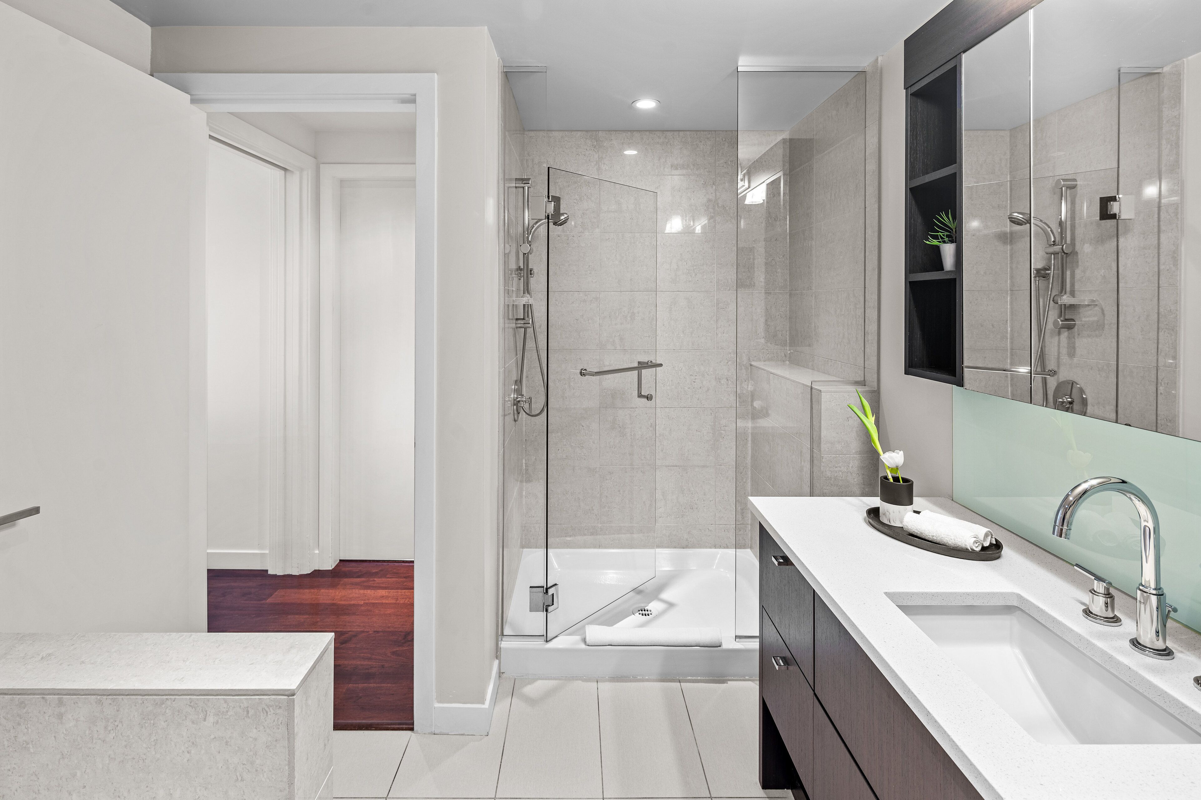 Ocean and Mountain View Luxury Suite