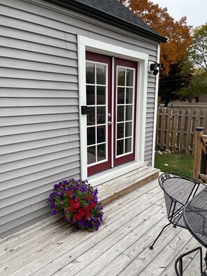 Exterior detail - Comfy, Cozy & heartwarming dwelling for up to 4... (Ypsilanti)