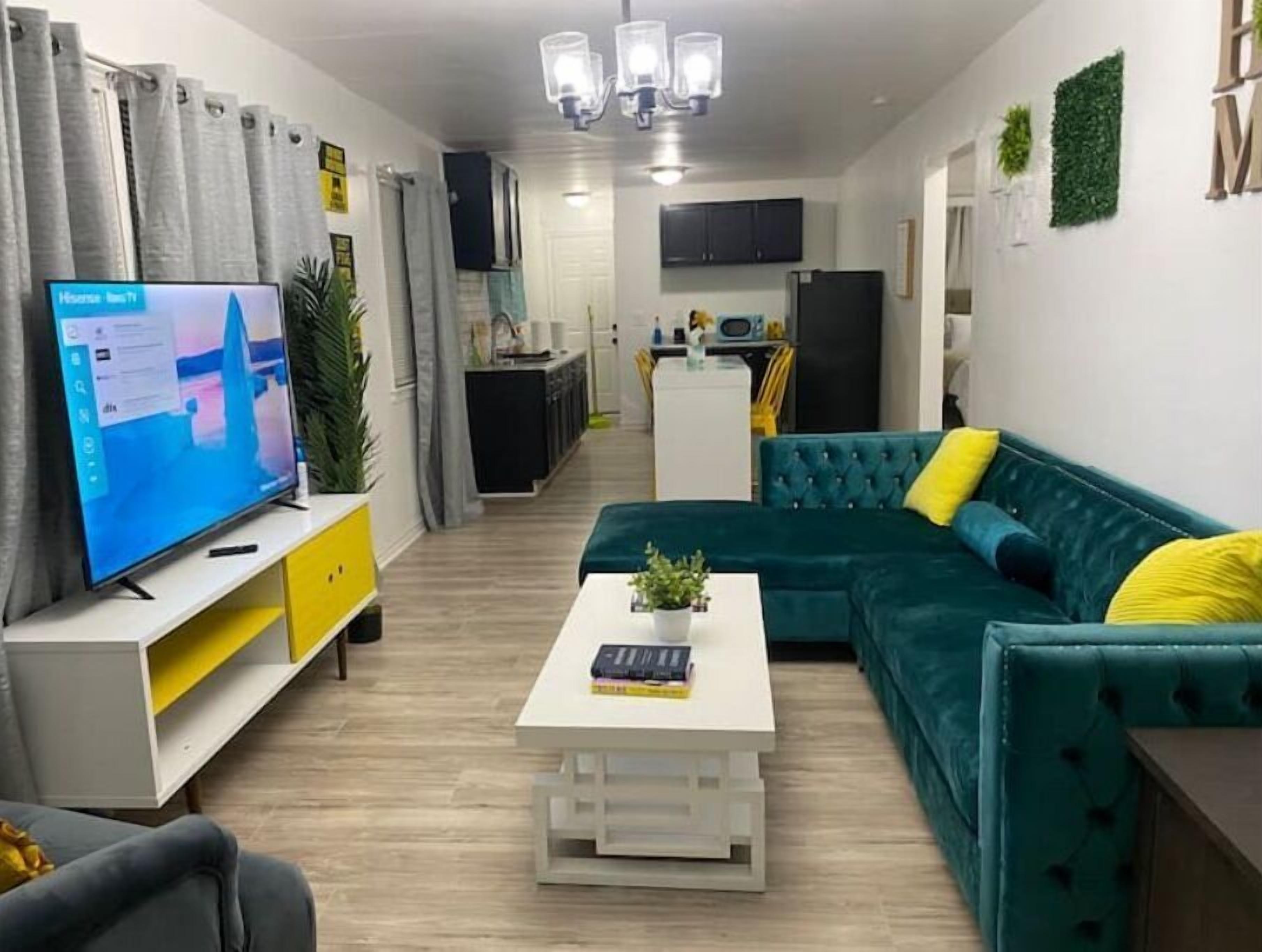 Bright 3 BDR HOME/King size beds