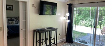 Cozy charming one bedroom suite