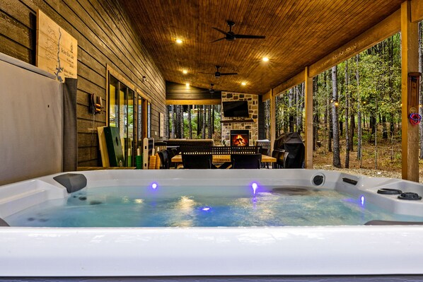 Outdoor dining - Vacana WD, Ping Pong Table, Games, Swing Set, Pets (Broken Bow)