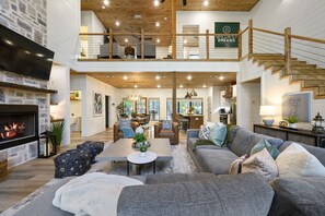 TV, fireplace, foosball, table tennis - Vacana WD, Ping Pong Table, Games, Swing Set, Pets (Broken Bow)