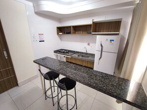 ميكروويف، مستلزمات طهي/أطباق/أوعية