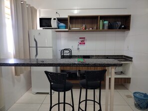 Basic Apartment | Private kitchen | Microwave, cookware/dishes/utensils - LACQUA II (Caldas Novas)