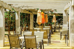 Khu ẩm thực ngoài trời
