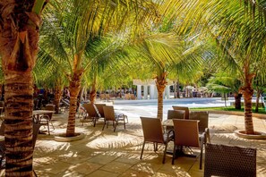 14 outdoor pools, pool umbrellas, pool loungers