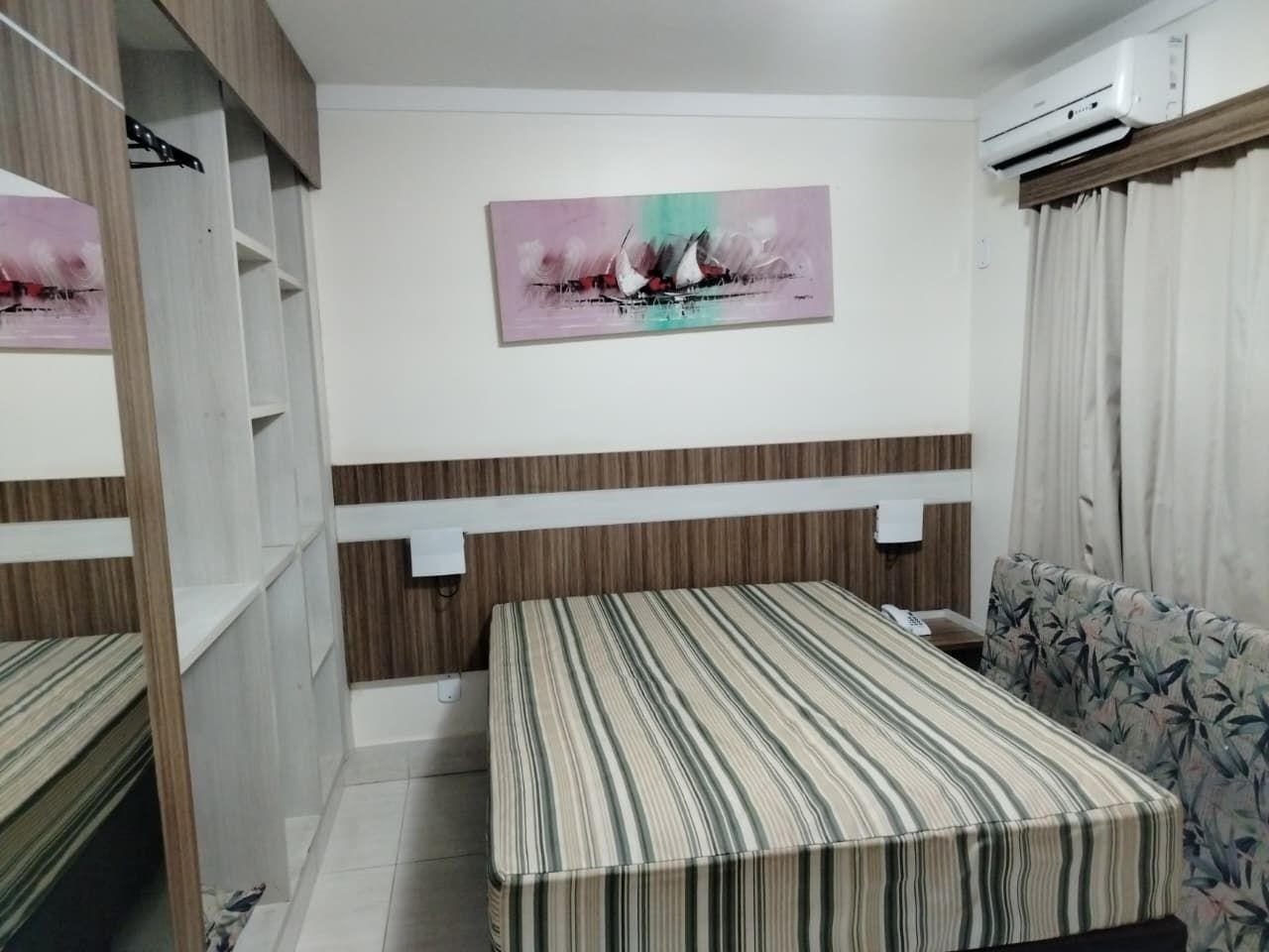 Departamento básico | 1 habitación, muebles diferentes y ropa de cama 