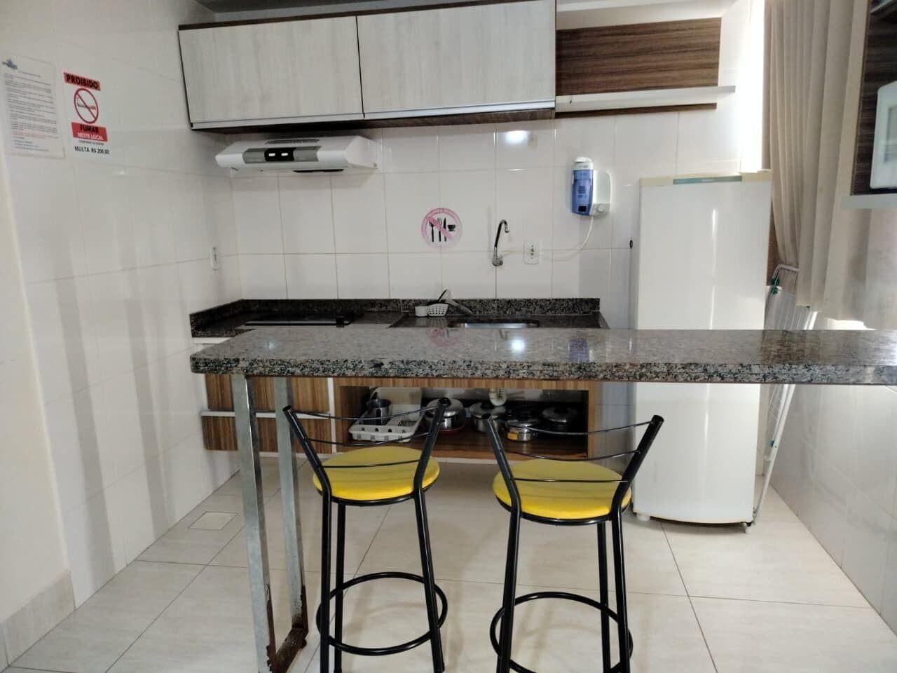 Basic Apartment | Private kitchen | Microwave, cookware/dishes/utensils