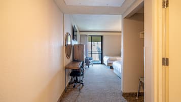 Chambre double, 2 lits doubles, accessible aux personnes à mobilité réduite | Bureau, espace de travail pour ordinateurs portables