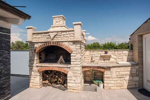 Terrace/patio - Villa with pool, cozy terraces and barbecue (Fažana)