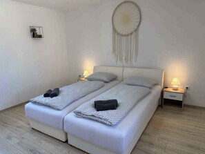 3 bedrooms, WiFi - Villa with large pool- wheelchair accessible (Dobrinj)