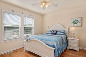 4 bedrooms, iron/ironing board, free WiFi, bed sheets