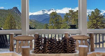 December Sale! Spectacular Views of Long's Peak- 10 minutes to town-3 full bath