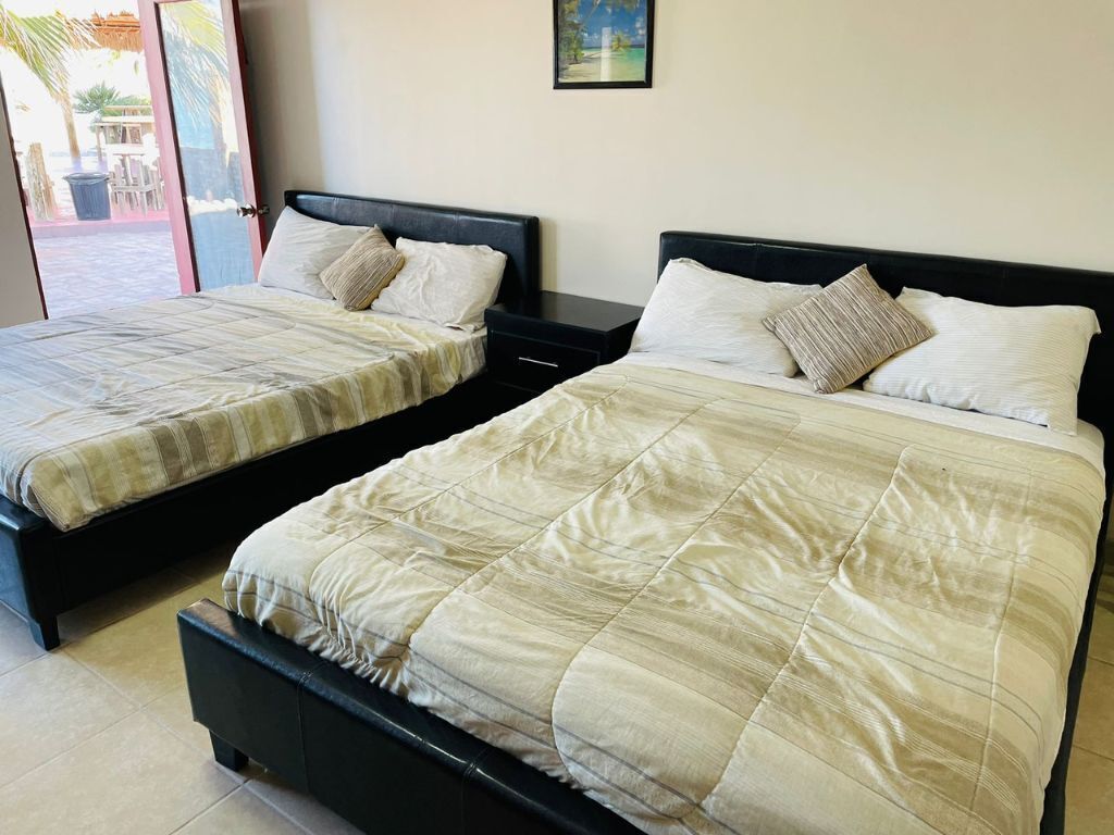 Steps to the beach!! - Percebu Studio 4