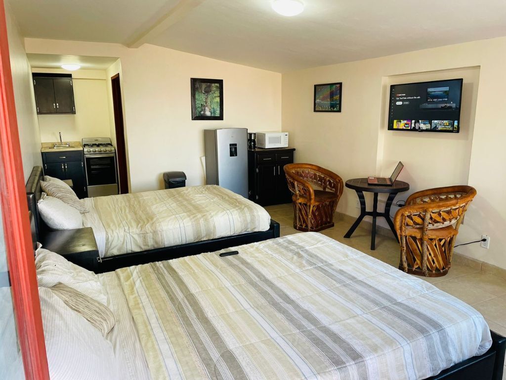 Steps to the beach!! - Percebu Studio 4