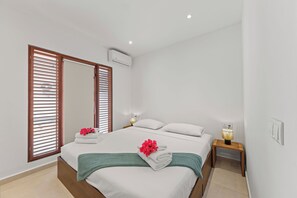 3 bedrooms, in-room safe, desk, free WiFi