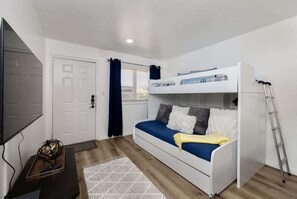 1 slaapkamer, reisbedje, gratis wifi, beddengoed