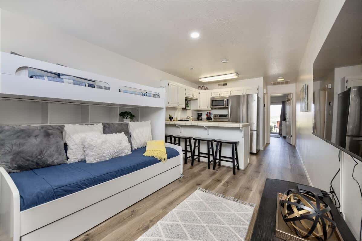 TV, Netflix, streaming services, offices