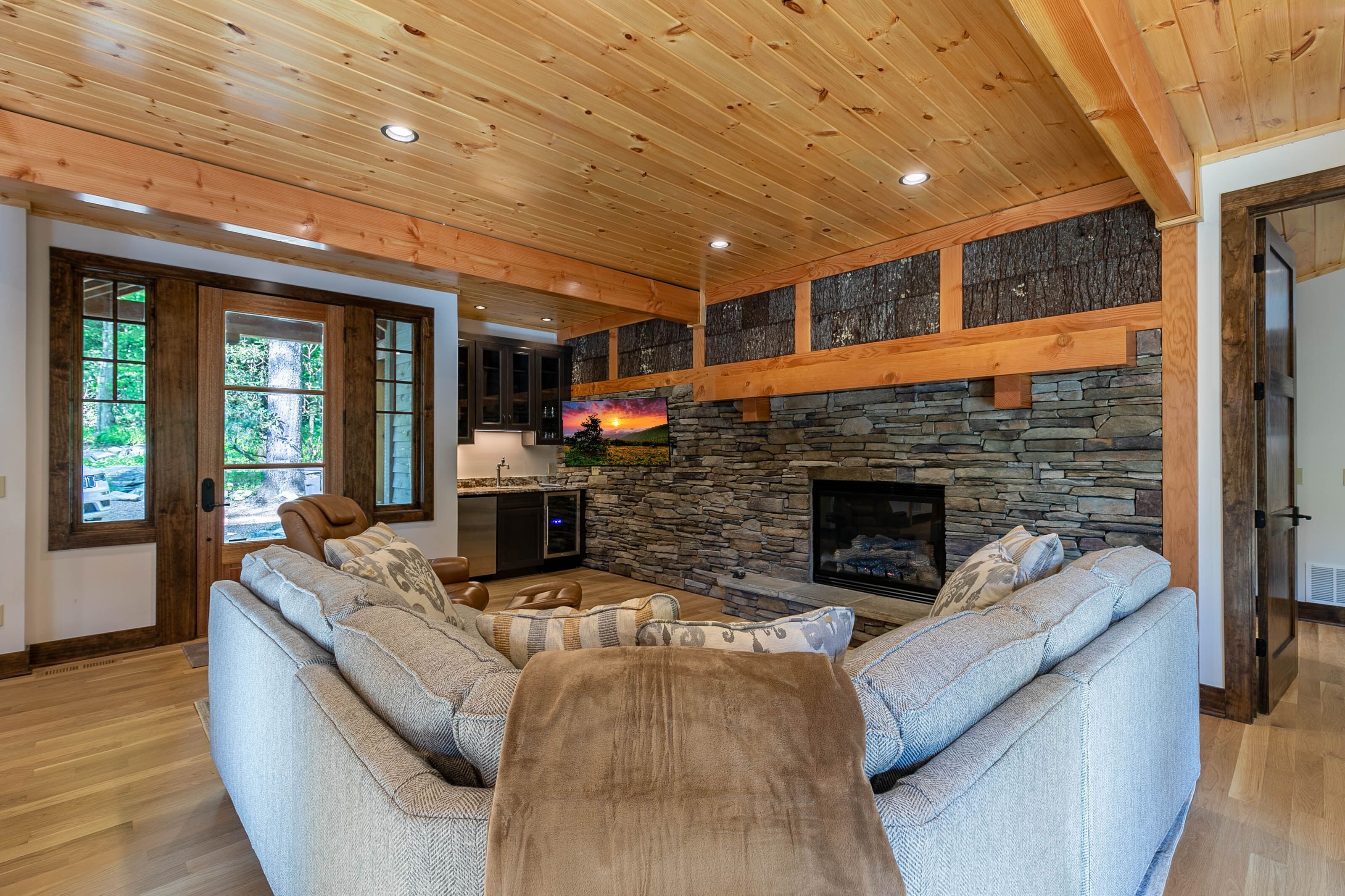 Whiskey River Lodge at Eagles Nest -  Pet Friendly Updated home with beautiful Elk River frontage!