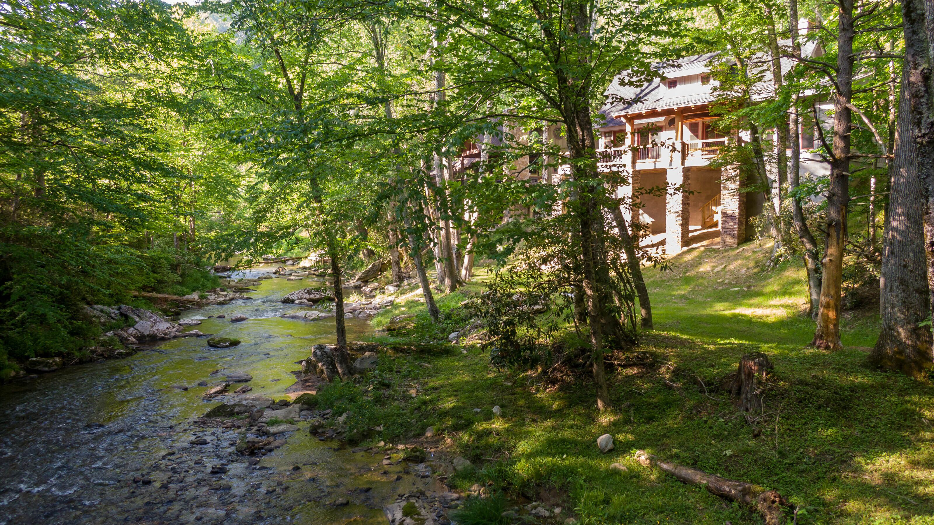 Whiskey River Lodge at Eagles Nest -  Pet Friendly Updated home with beautiful Elk River frontage!