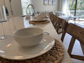 Dining - Pets!  Discounted May and June open dates.  Close to beach, shopping, dining, (Hilton Head Island)