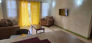 Smart TV - Lyncil Vacation Properties 3 - perfect for family, romance, or business stays. (Fortesque)