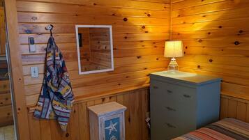 2 dormitorios, tabla de planchar con plancha, cuna de viaje