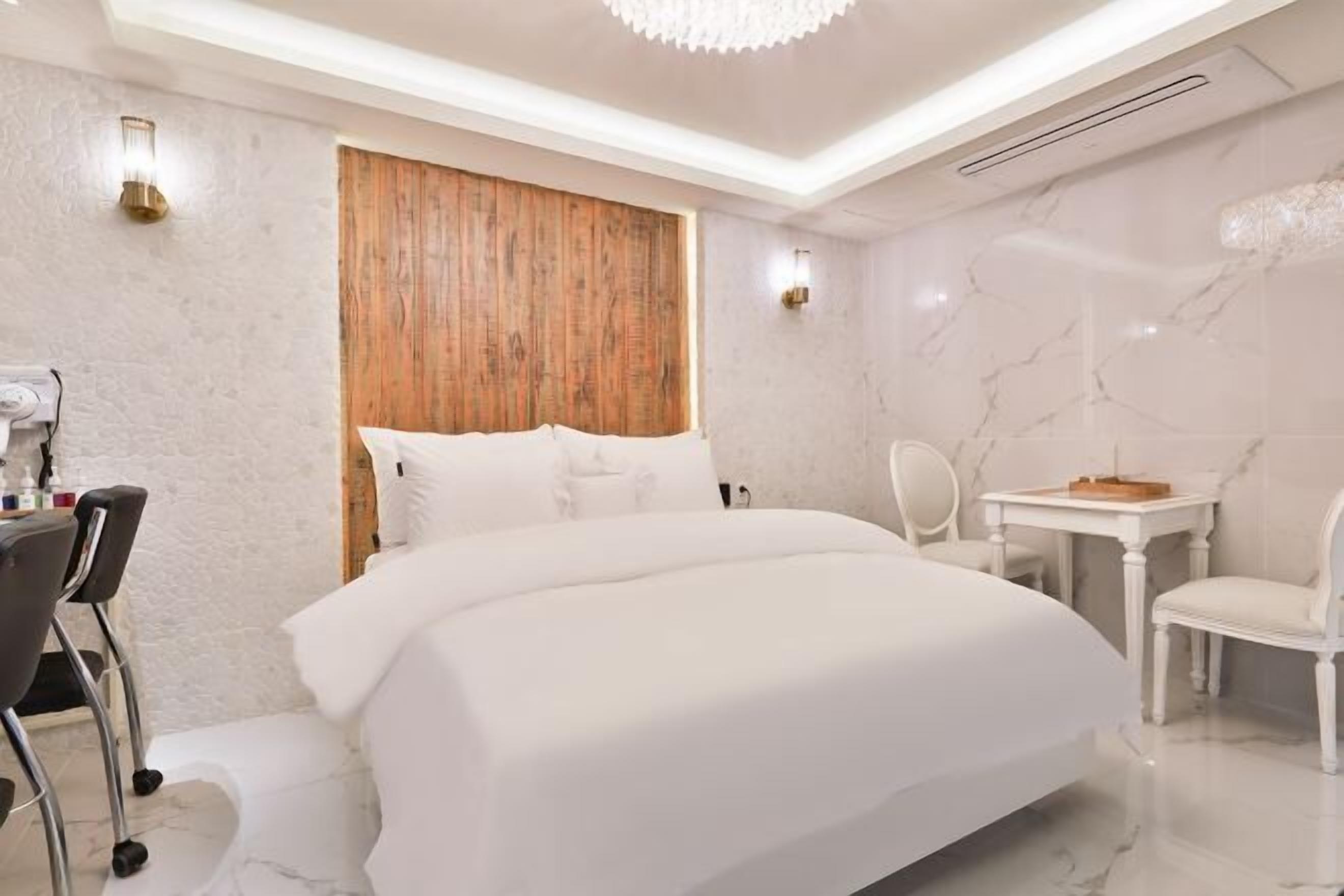 Decoración personalizada, muebles diferentes y wifi gratis 