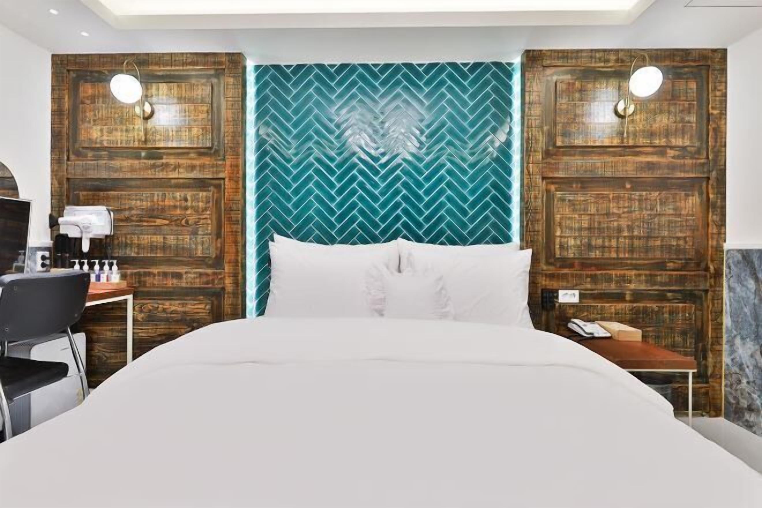 Decoración personalizada, muebles diferentes y wifi gratis 